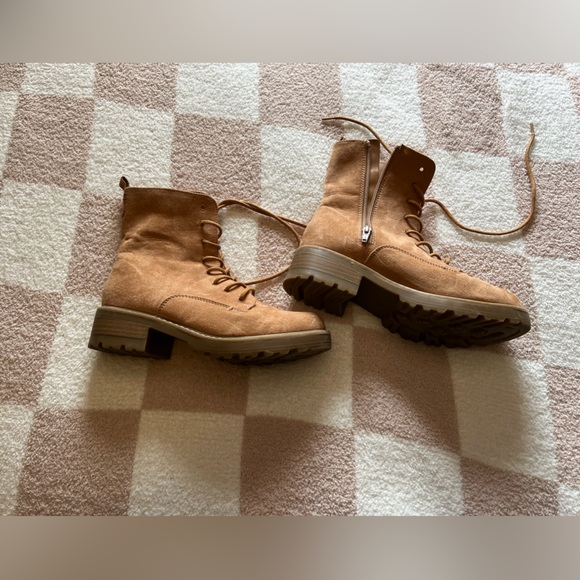 Comfy just wanting something new. Target boots - Picture 3 of 3